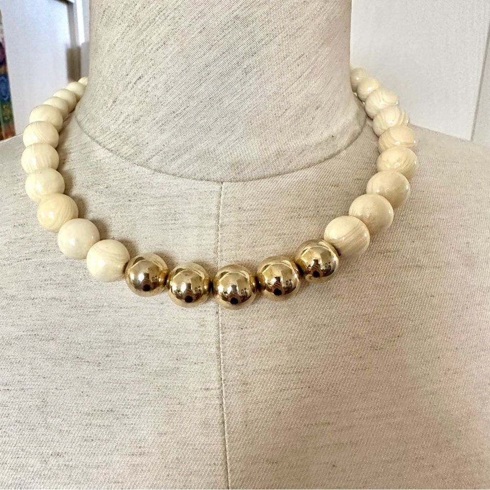 Cream and gold tone vintage beaded necklace